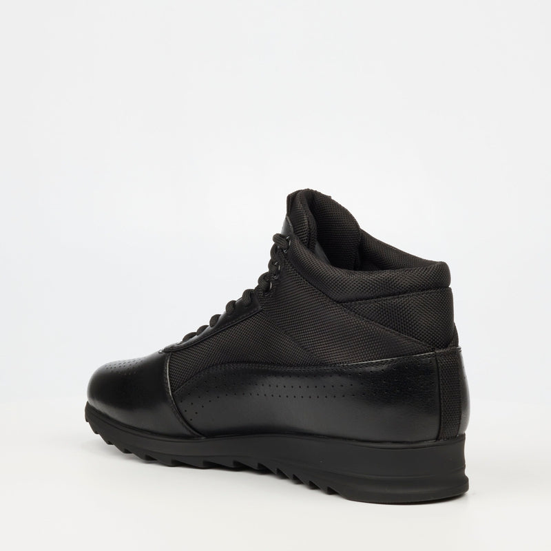 Urbanart Lace-up Sneaker - Black